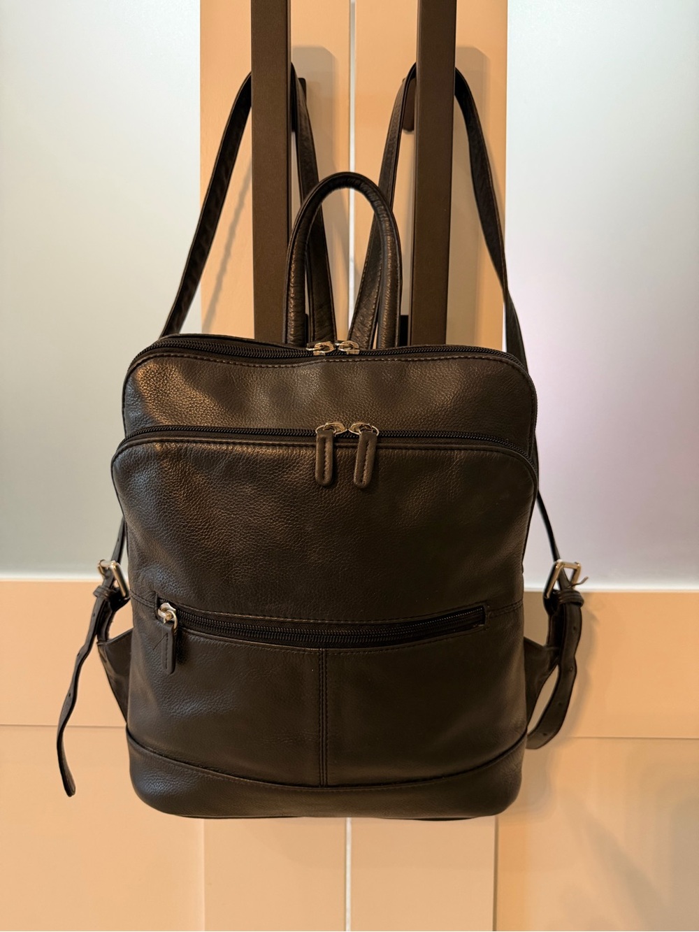 Women's Black Leather ili New York Backpack - Sleek Everyday Carry